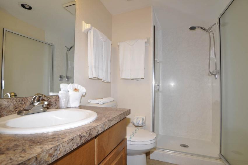 3 Bedroom Room on the Beach (Room #406) Bathroom