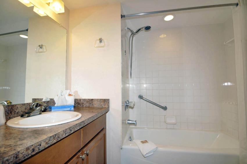 3 Bedroom / Efficiency Room (Room #406)