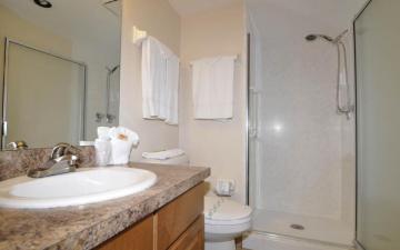 3 Bedroom Room on the Beach (Room #406) Bathroom