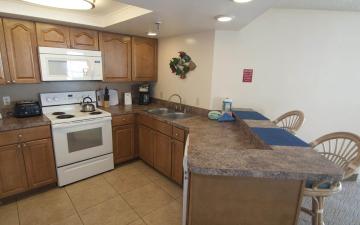 2 Bedroom (Room #405) - Full Kitchen