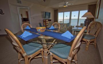 3 Bedroom Room Beach View (Room #406) Dining Room